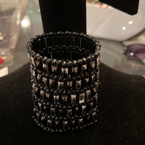 Cuff bracelet - Picture 2 of 3